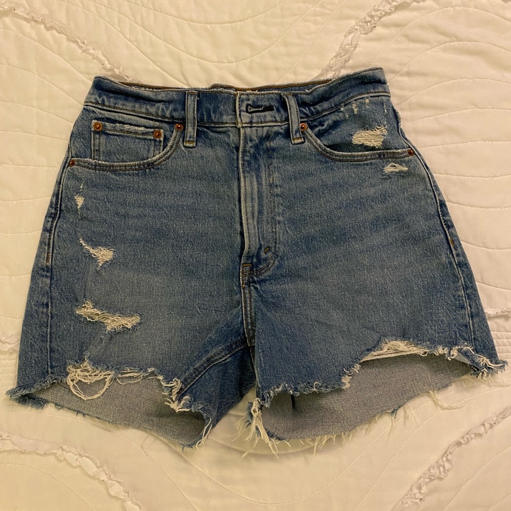The 4” Mom Short. Size 0/25.